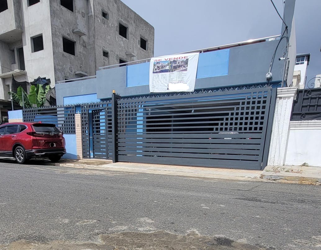 casas - venta de casa en la autopista de san Isidro prado oriental con 341mts de 4hab 0