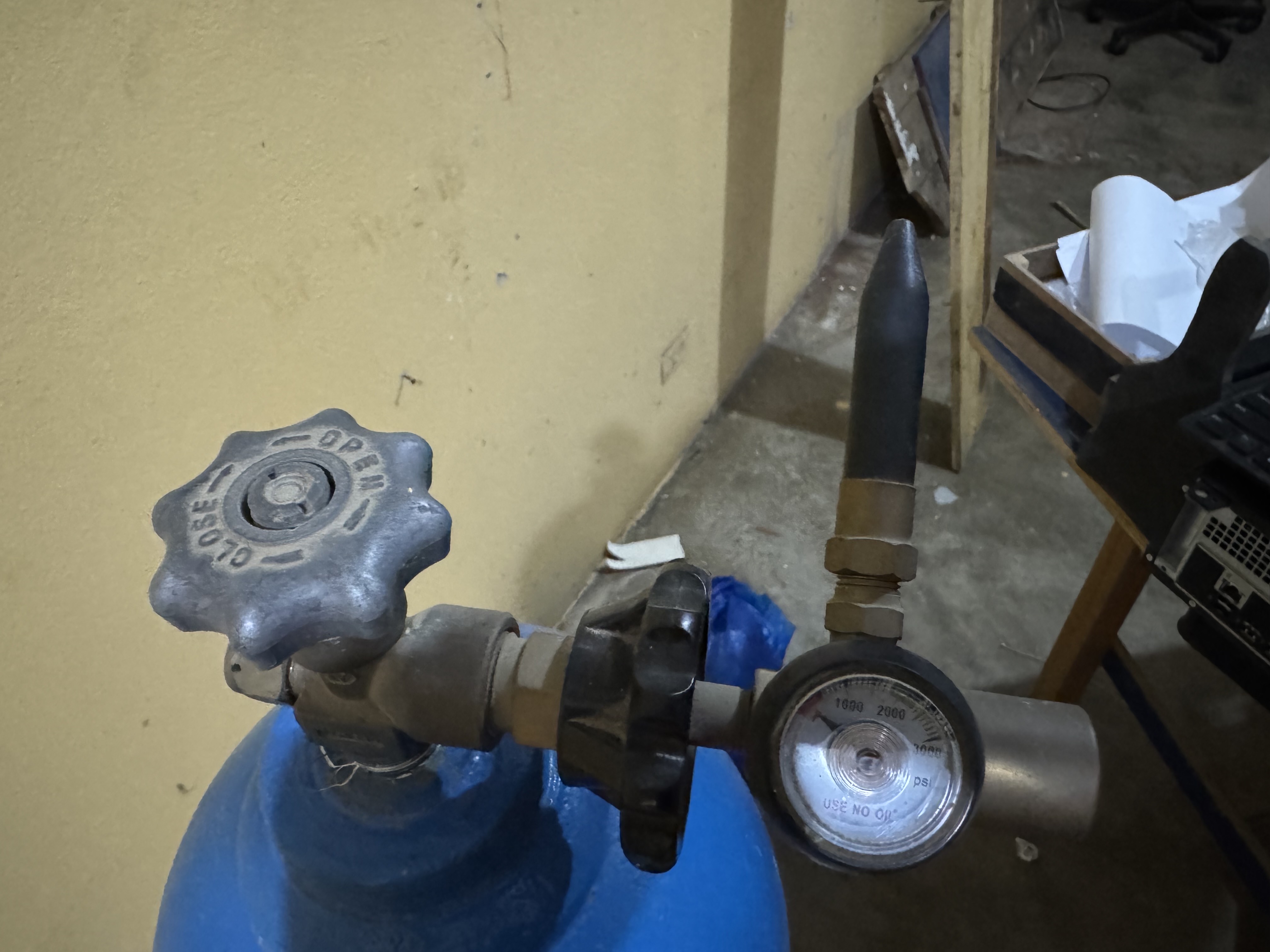herramientas, jardines y exterior - Tanque de Helio con su válvula  3