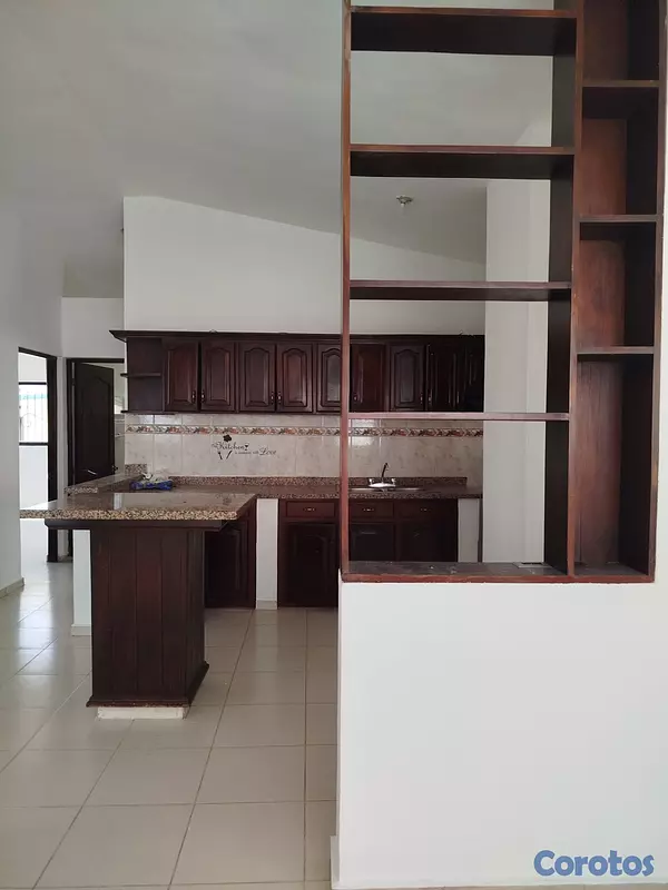 casas - Amplia casa en alquiler  3