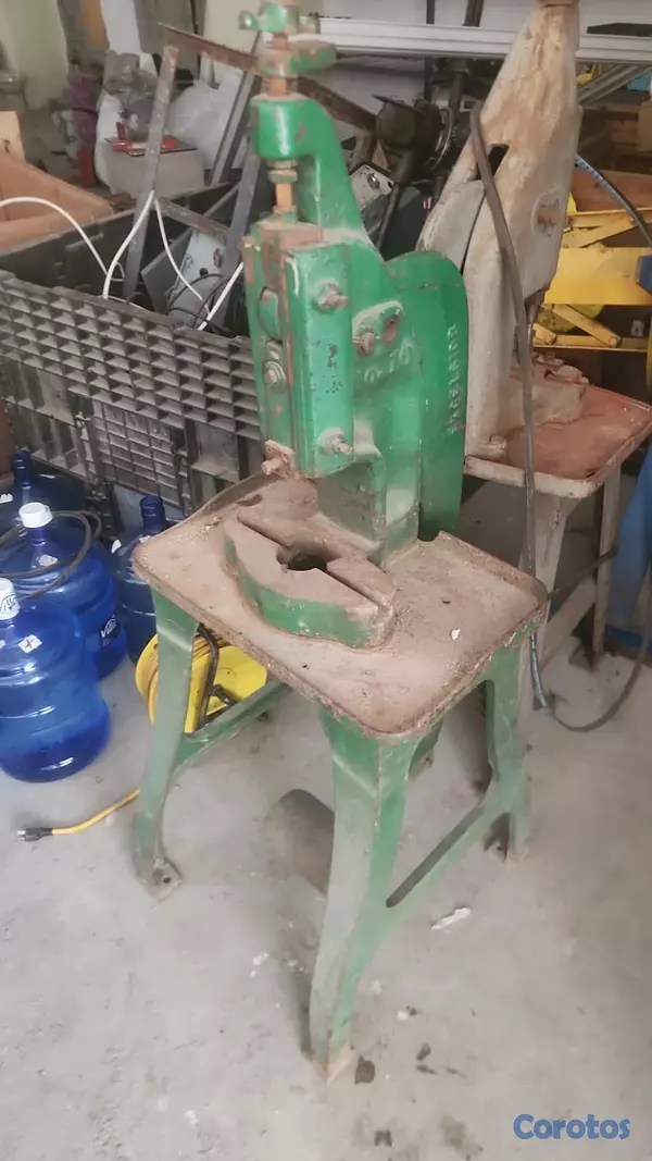 equipos profesionales - Troqueladora - Punzonadora 2