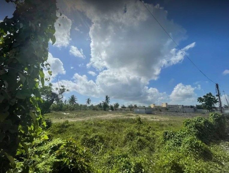 solares y terrenos - Solar en venta en la Aut. Las Americas de 1,375m2