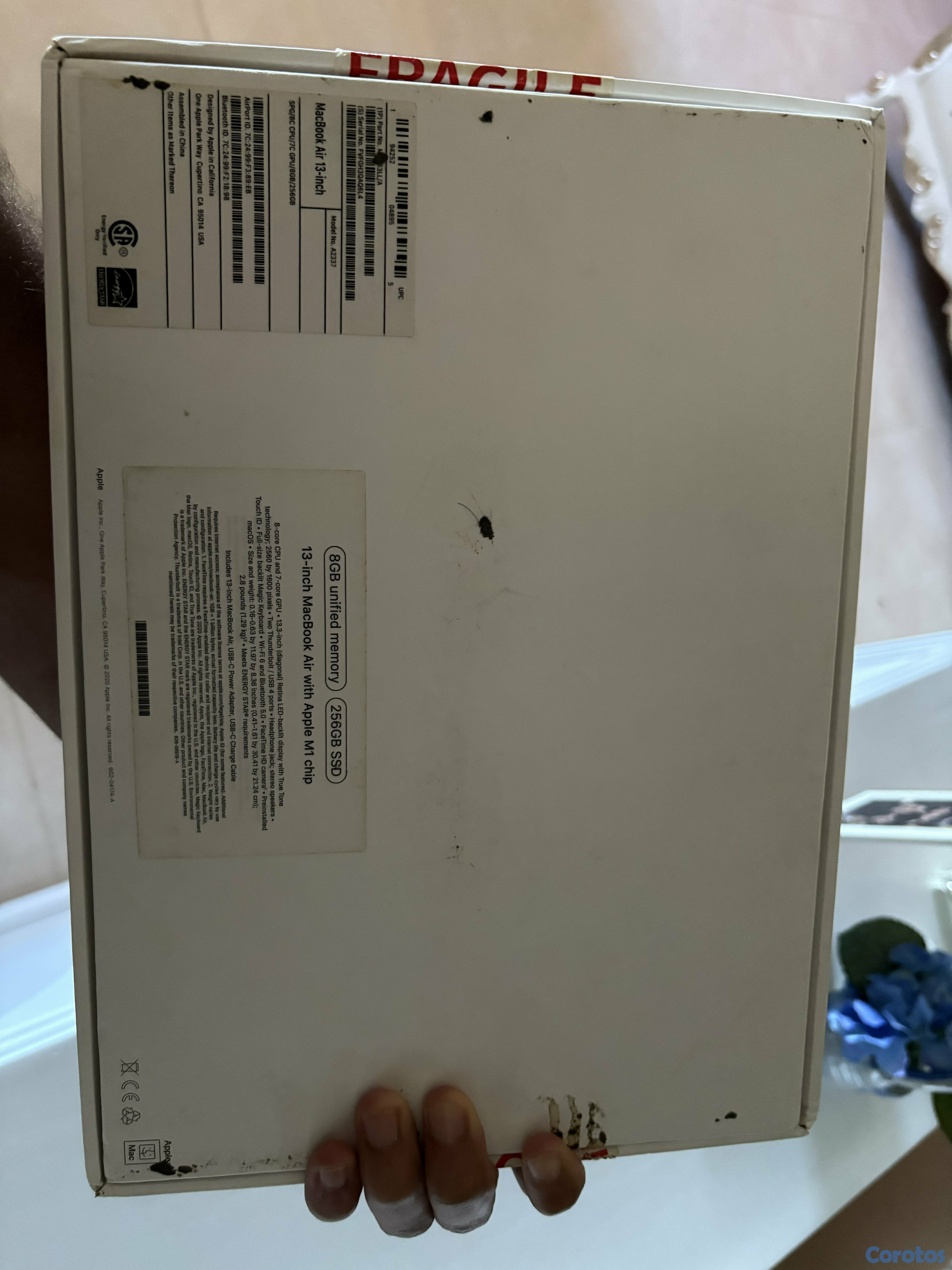 computadoras y laptops - MackBook Air 13" M1 2020 256 gb SSD 8 gb RAM
 10