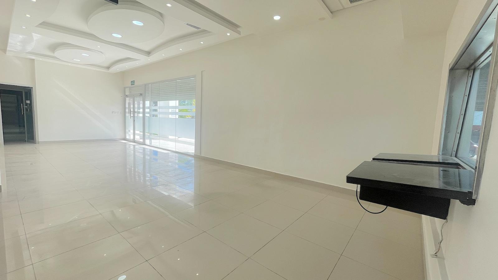 oficinas y locales comerciales - Local comercial en Alquiler en Piantini de 400 m2 2