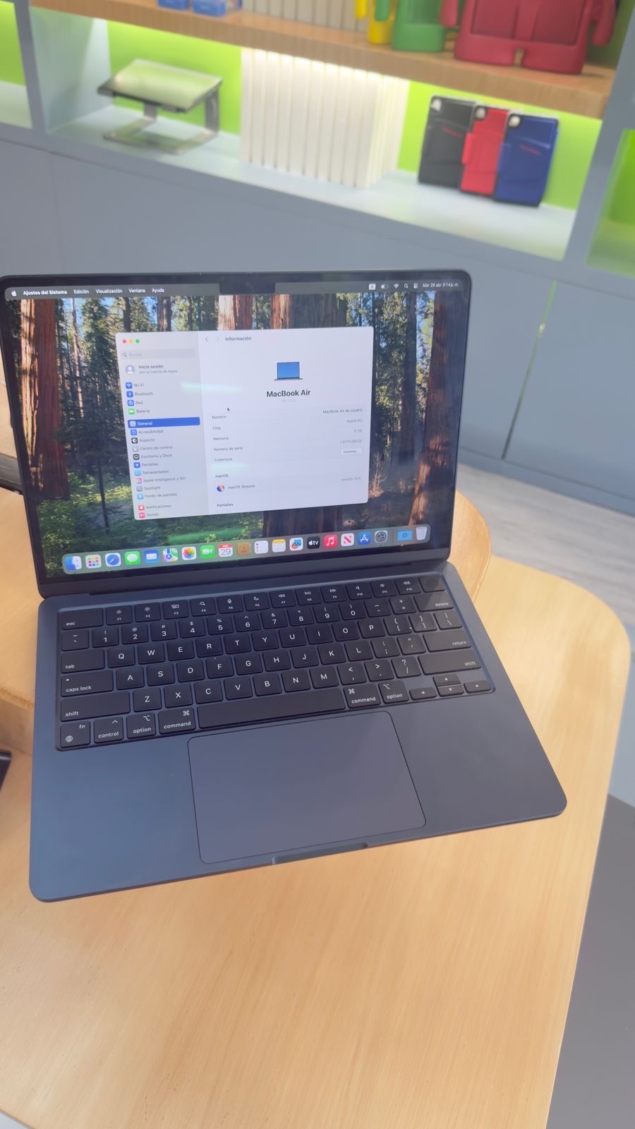 computadoras y laptops - MacBook Air m2 2022 8Gb de RAM 256Gb 68 ciclos de bateria  5