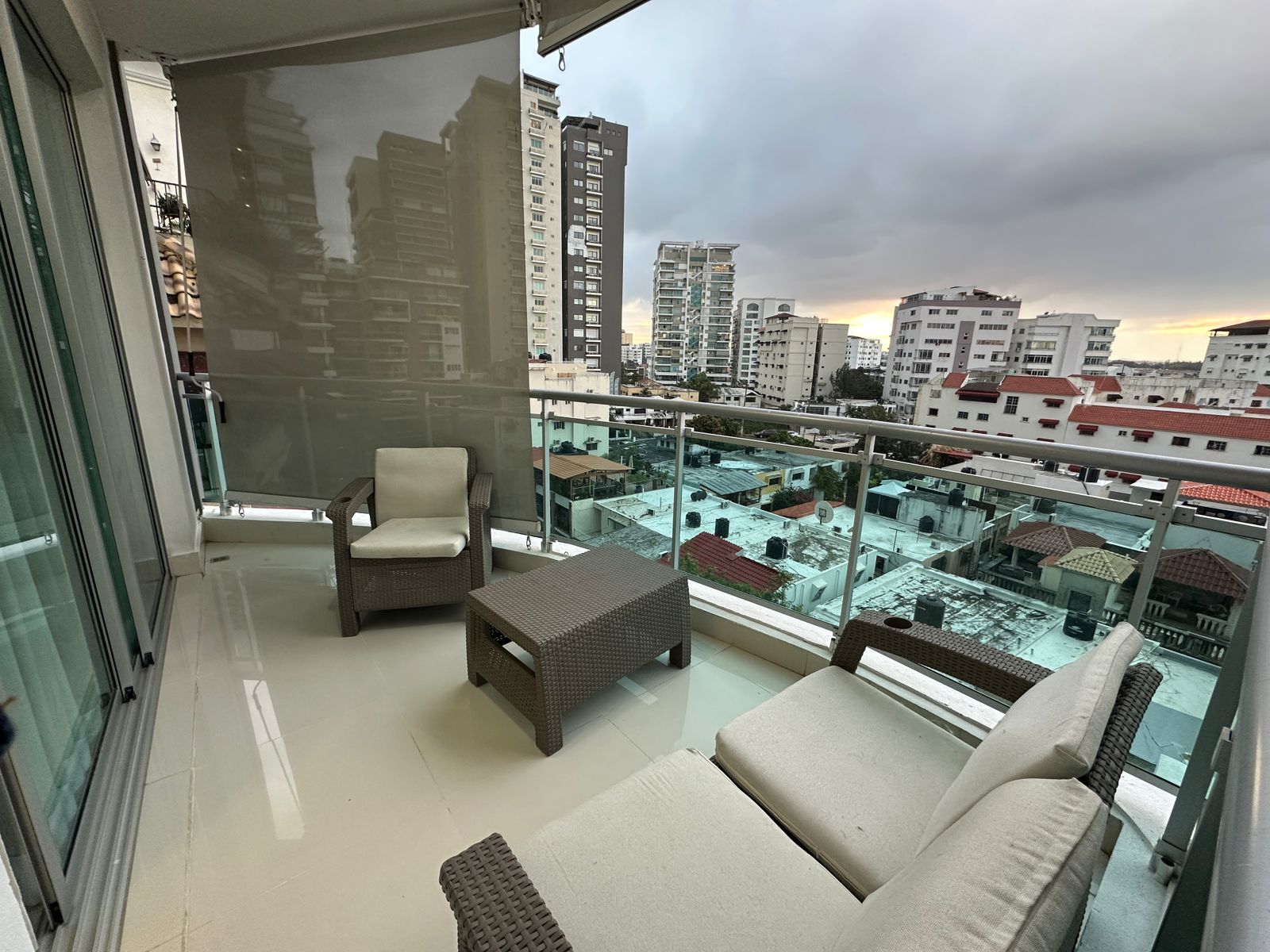 apartamentos - Vendo apartamento en Urb. Real.     145 mts neto d 5