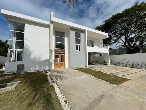 casas - Lujosa casa en residencial cerrado, santiago.  1