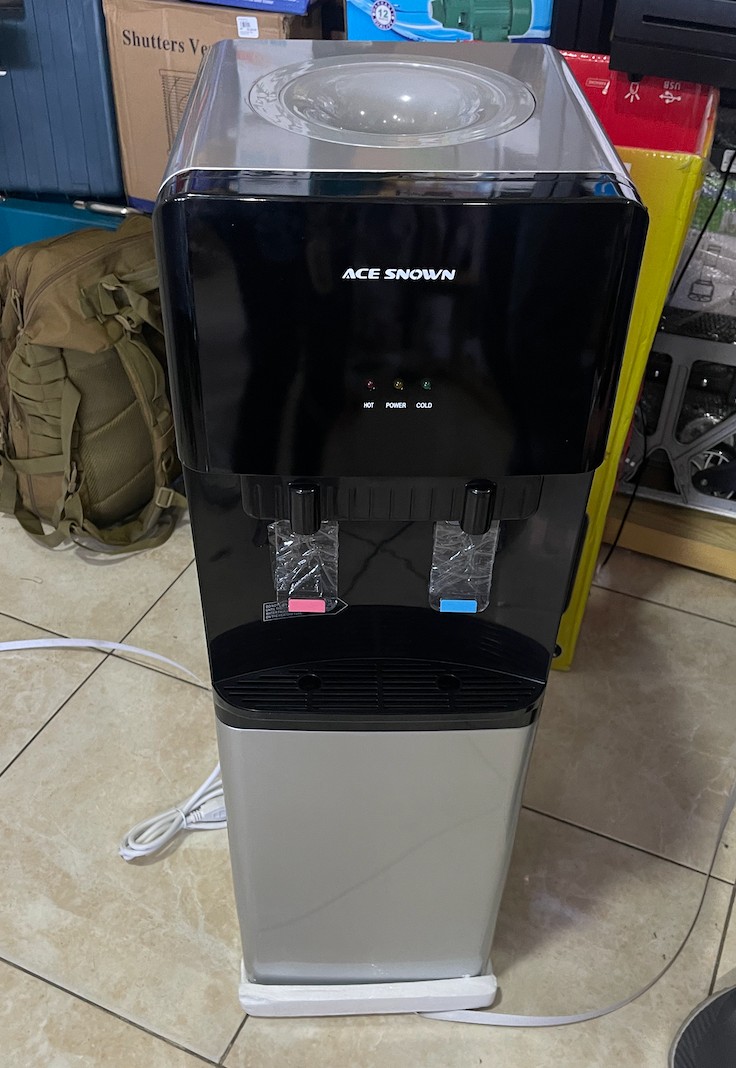 cocina - Bebedero dispensador de agua, marca ACE SNOWN de carga superior color negro
