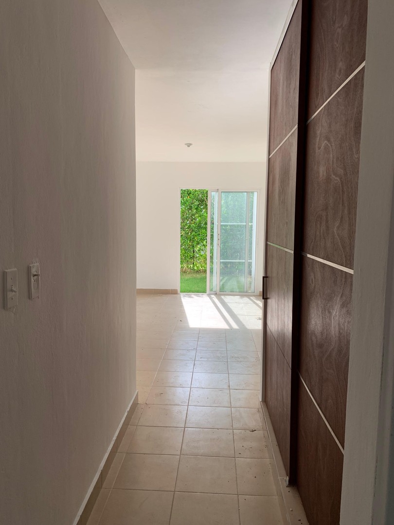 Casa con 3 habitaciones mas cuarto de servicio en Ciudad La Palma Punta Cana.
