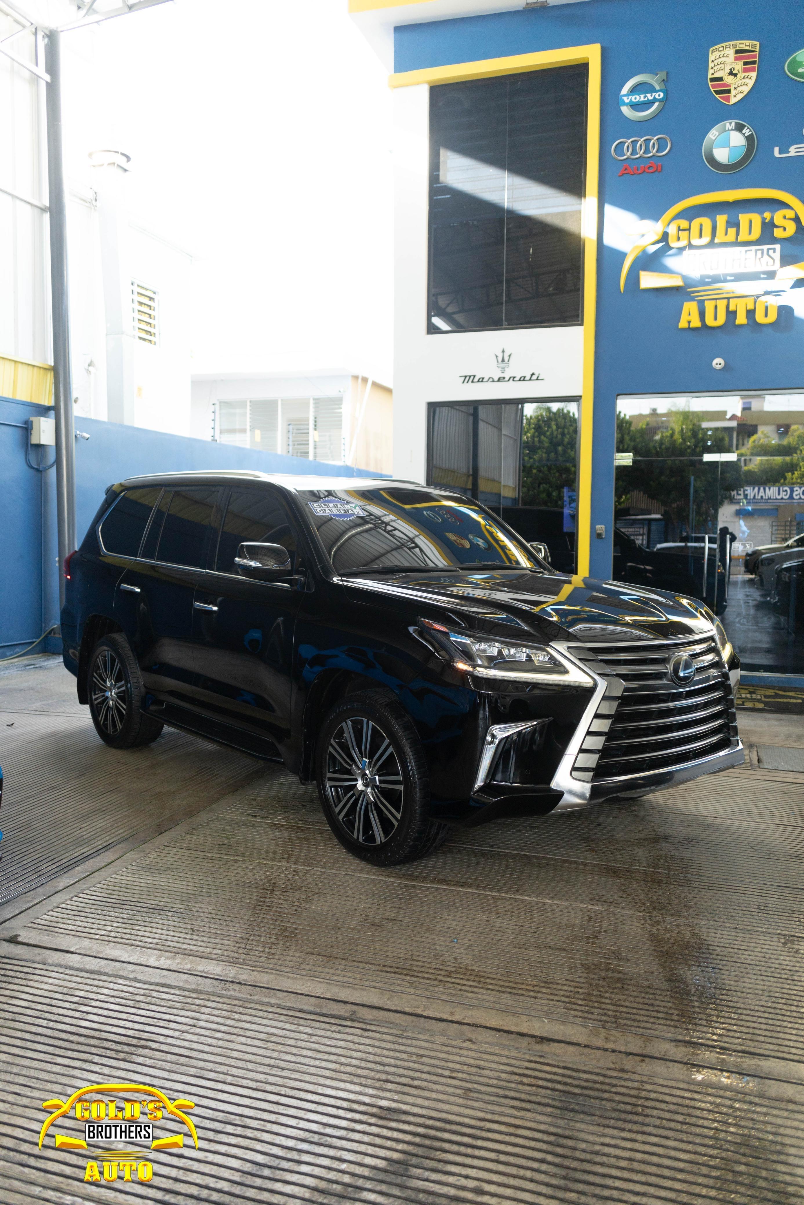 jeepetas y camionetas - Lexus LX570 2018 Clean Carfax