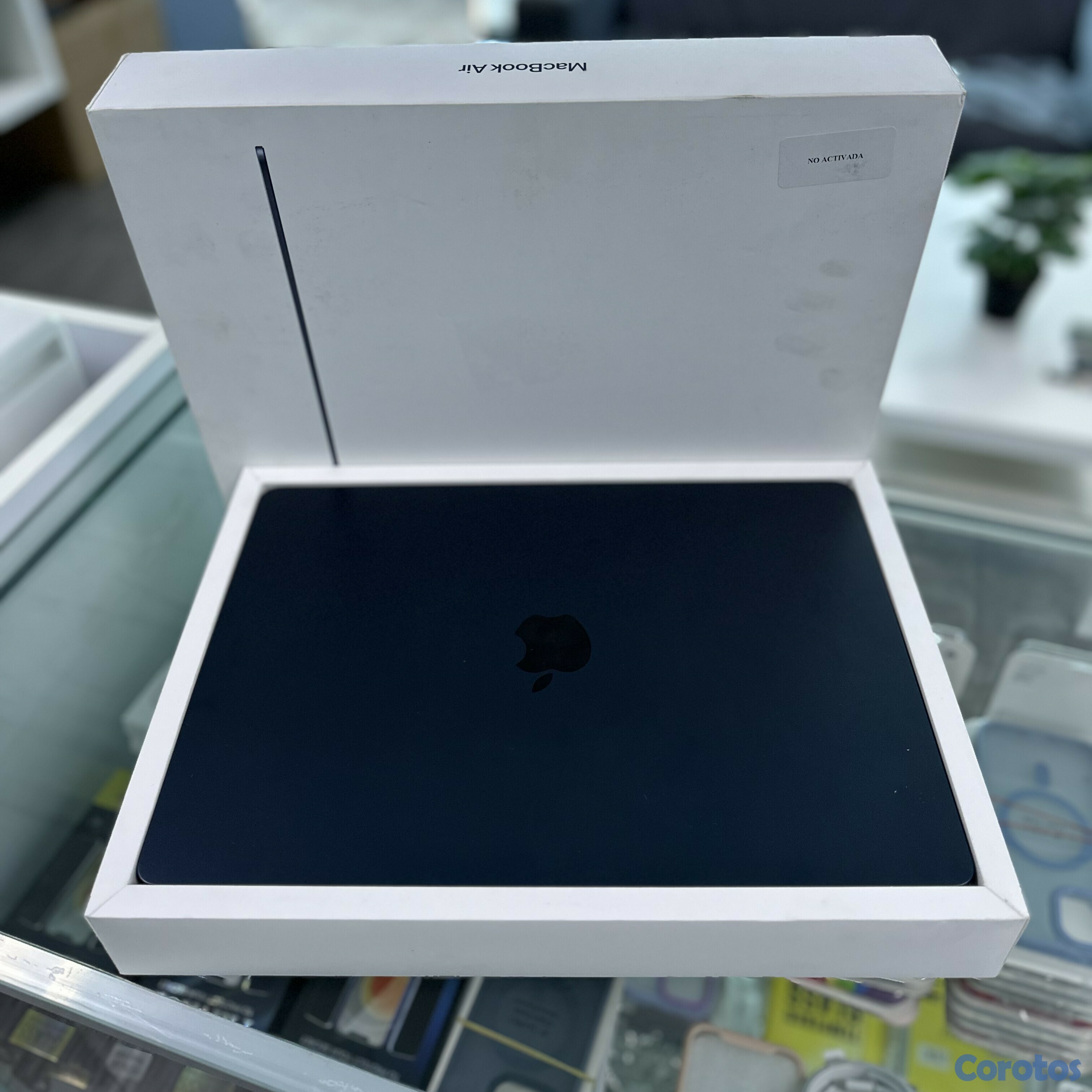 computadoras y laptops - Macbook Air 2023 15.3" chip m2 512gb 8gb ram en buenas condiciones 1