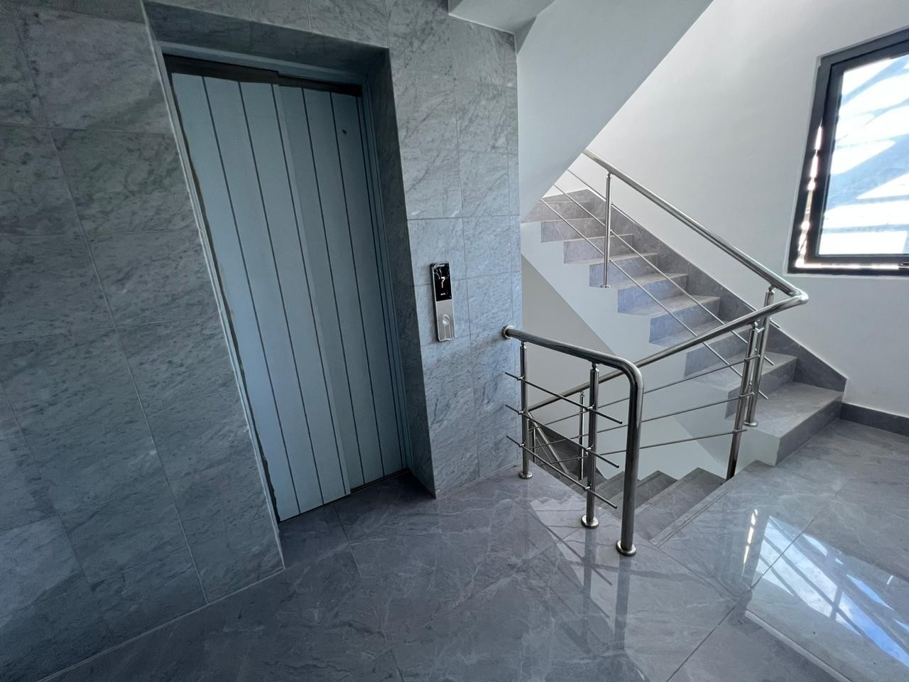 apartamentos - Torre paraíso 
Torre moderna Airbnb friendly y peds friendly 
9no piso .3hab 9