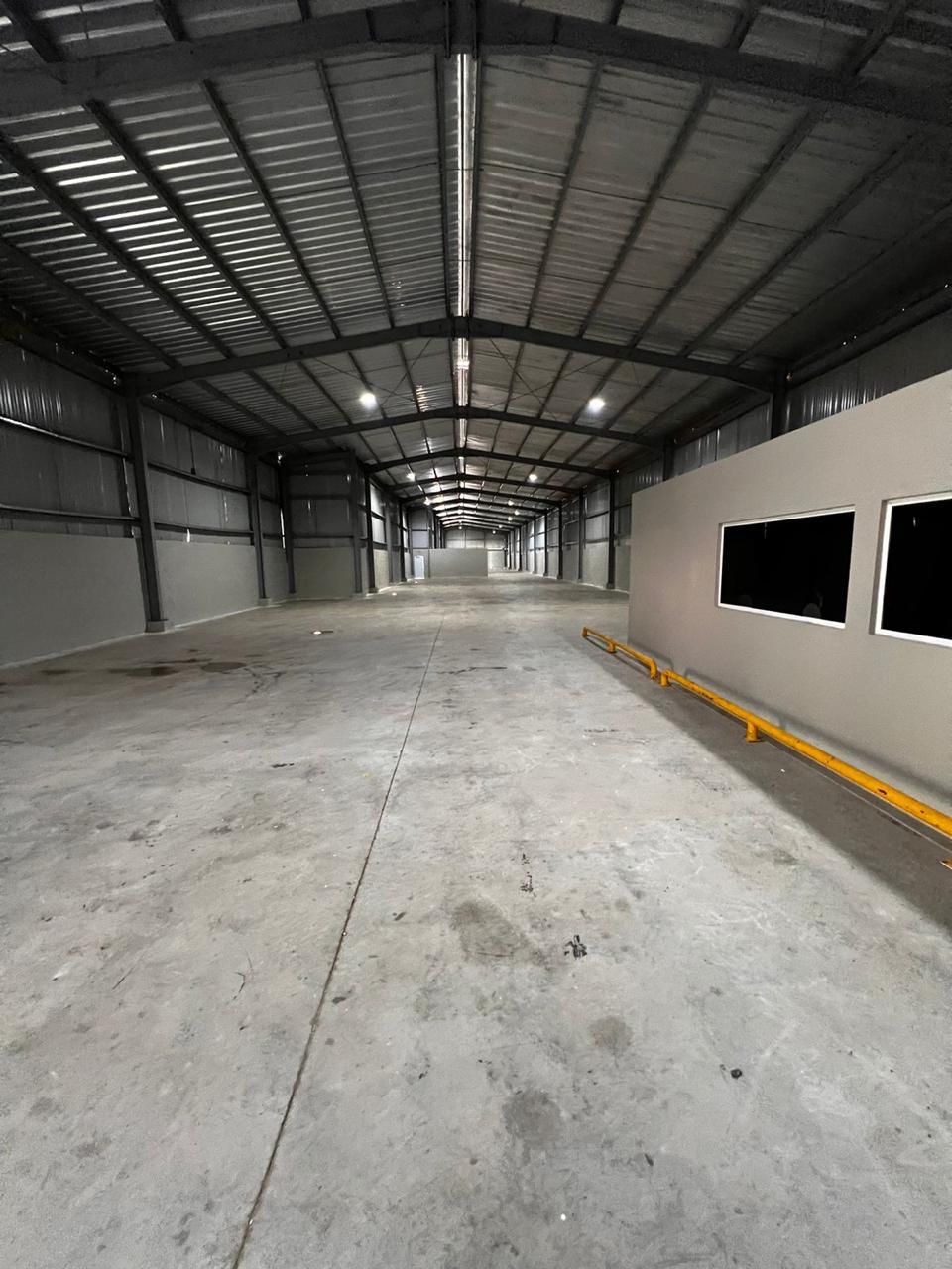 oficinas y locales comerciales - Alquilo Nave 1,300 en Santiago de los Caballeros 