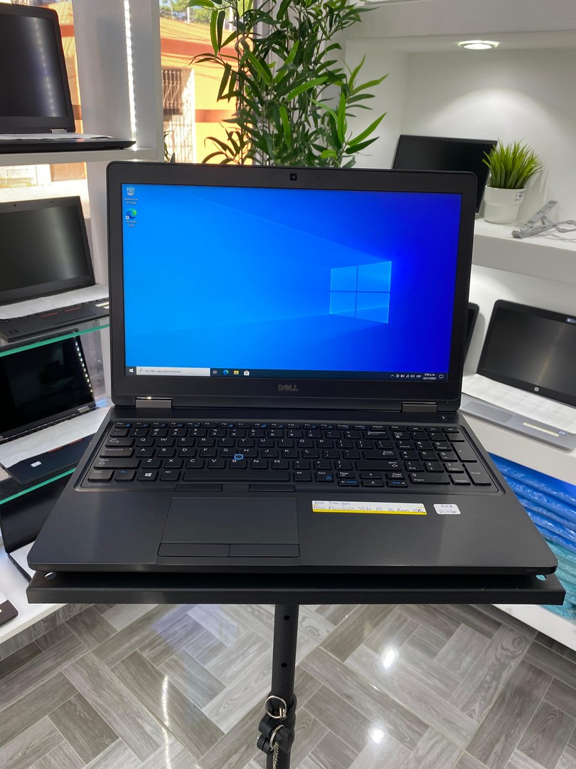 computadoras y laptops - Laptop DELL Presicion 3520 7ma Gen core i5 16GB RAM 256GB SSD 