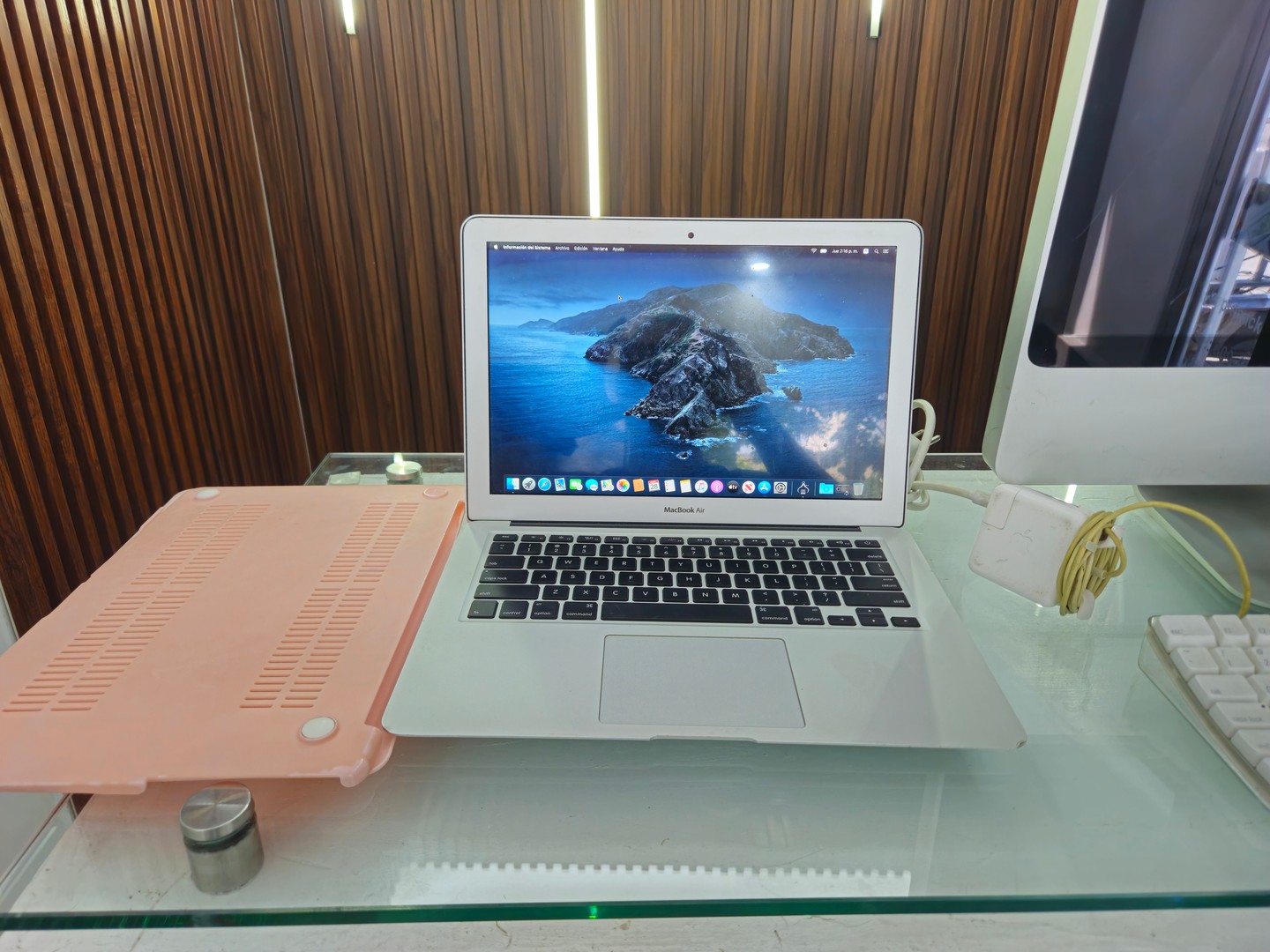 computadoras y laptops - Macbook Air 2014 13 Pulgadas 128GB SSD 4GB Ram Intel Core i5
