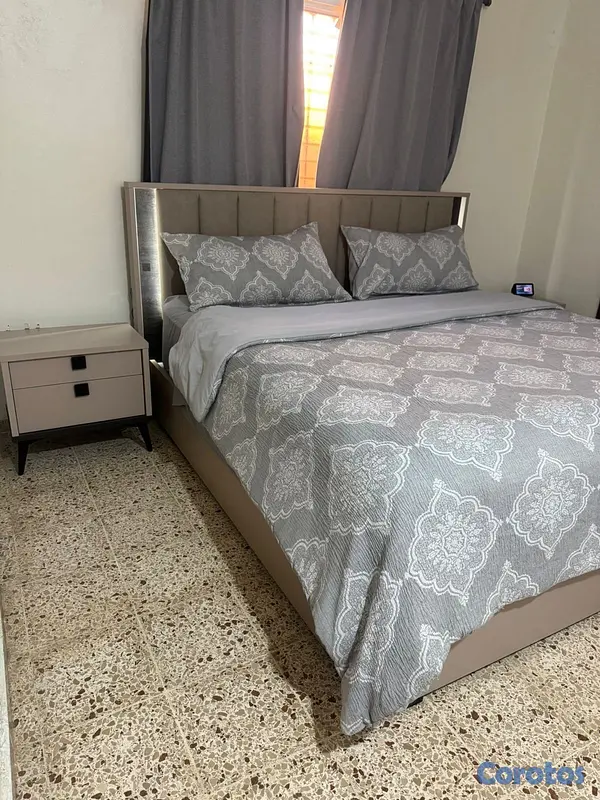 muebles y colchones - Juego de cama Ilumel: Espaldar, base, 2 mesitas de 2