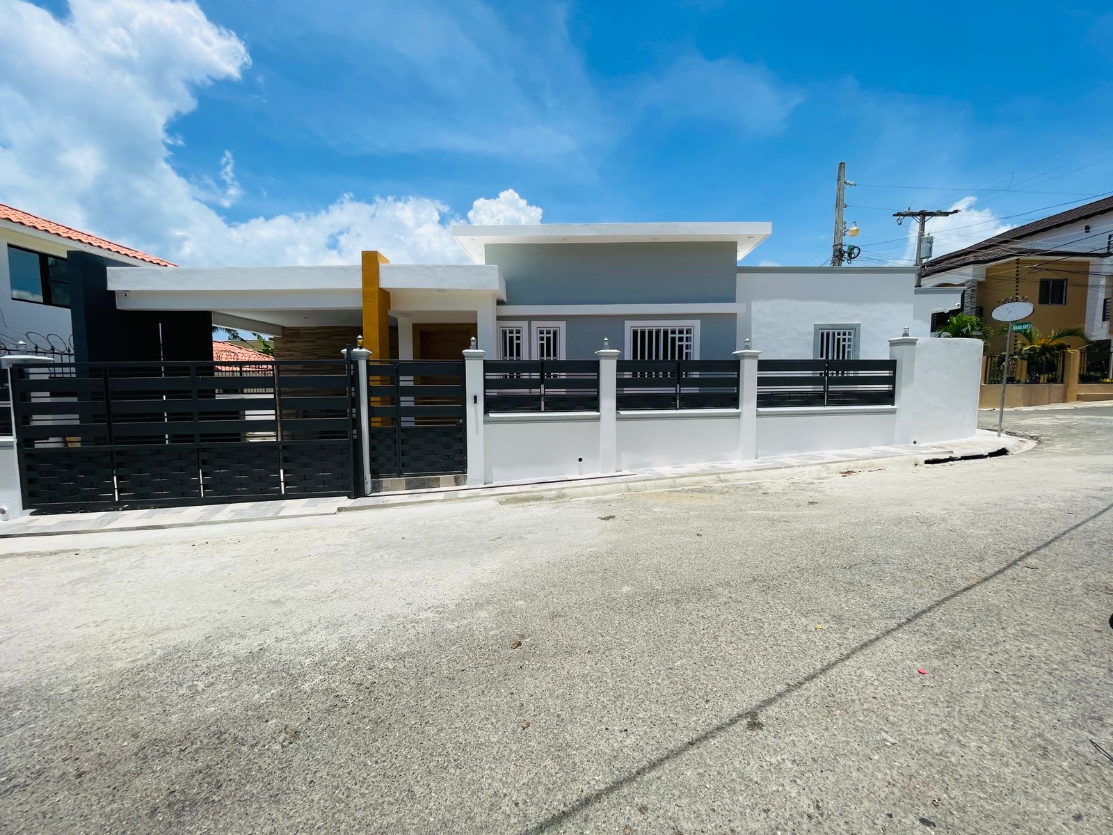 casas - ESPACIOSA CASA DE VENTA EN PUERTO PLATA 1