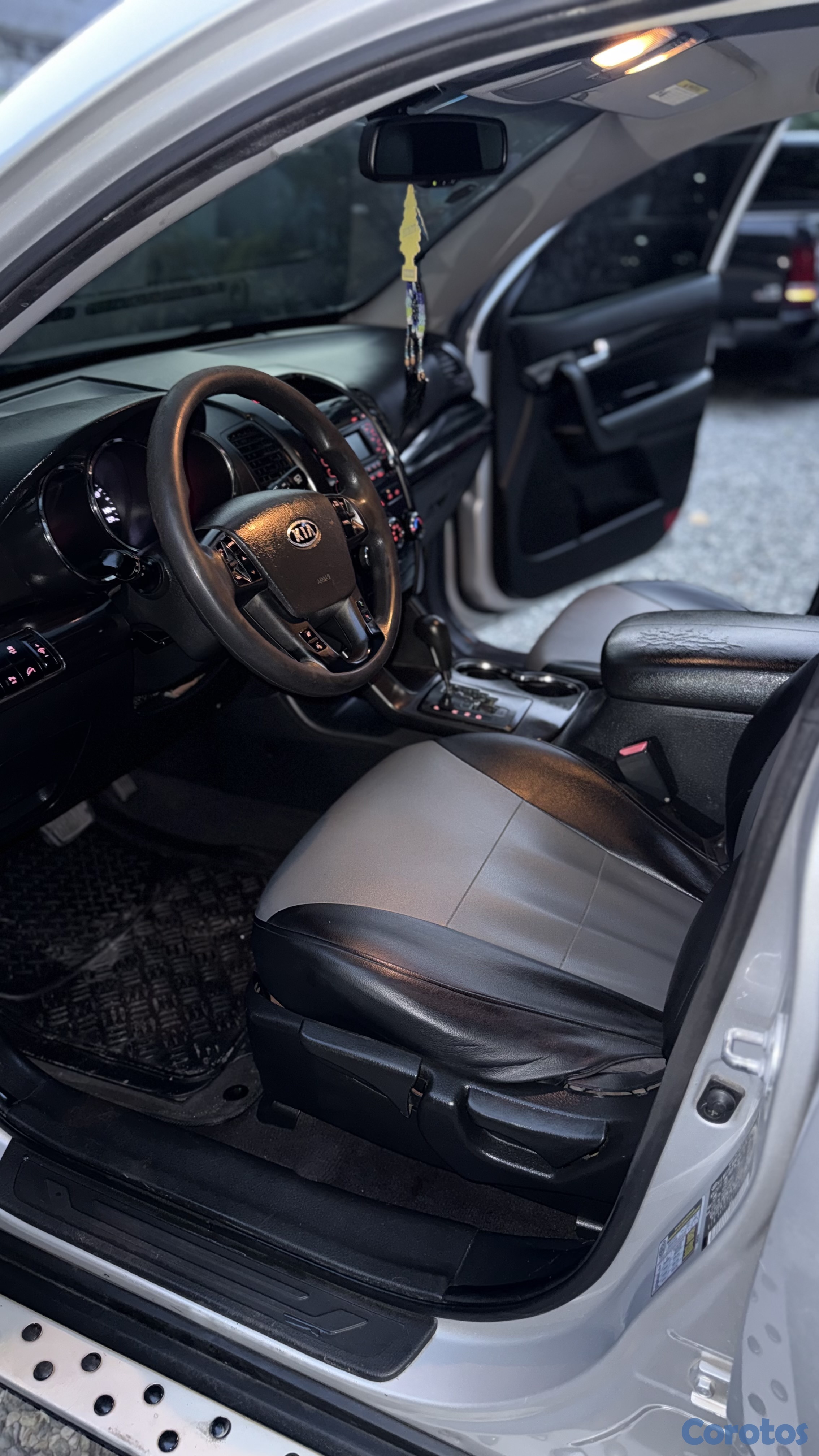 jeepetas y camionetas - Kia sorento 2013 2 Filas 4x2 gasolina Motor Dohc P 5