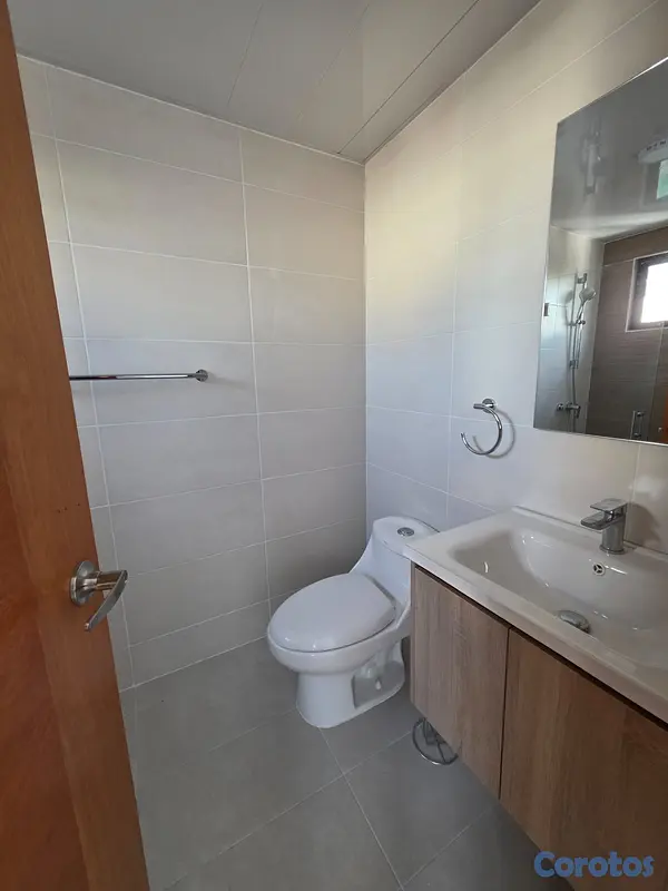 apartamentos - Alquiler apartamento vacío ubicado en la mejor zon 8