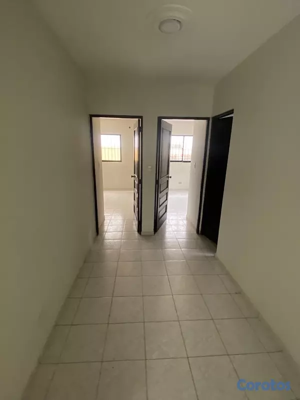 apartamentos - vendo en el millón primer piso 3 habitaciones dos baños paruqoe servicio remode 3