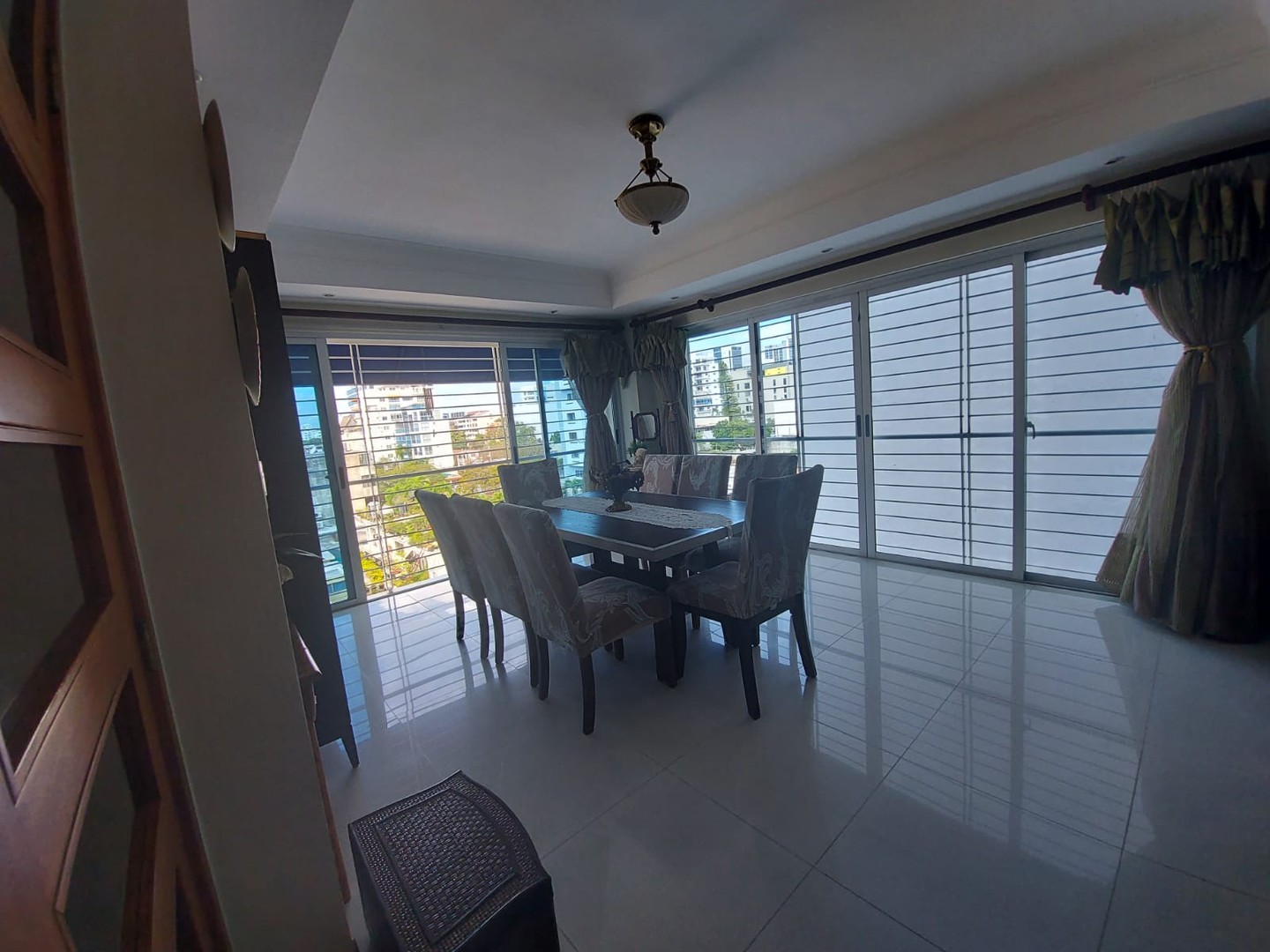 apartamentos - VENDO En Piantini Amplio Apartamento 5to Piso Con Ascensor código: PD53 8