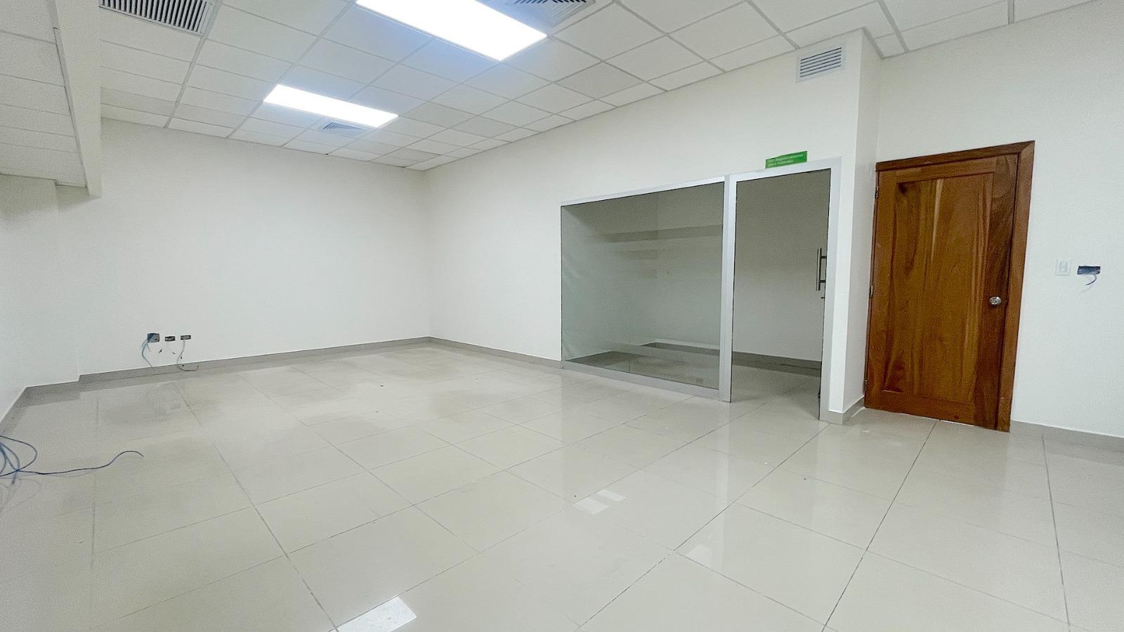 oficinas y locales comerciales - Local comercial en Alquiler en Piantini de 400 m2 3
