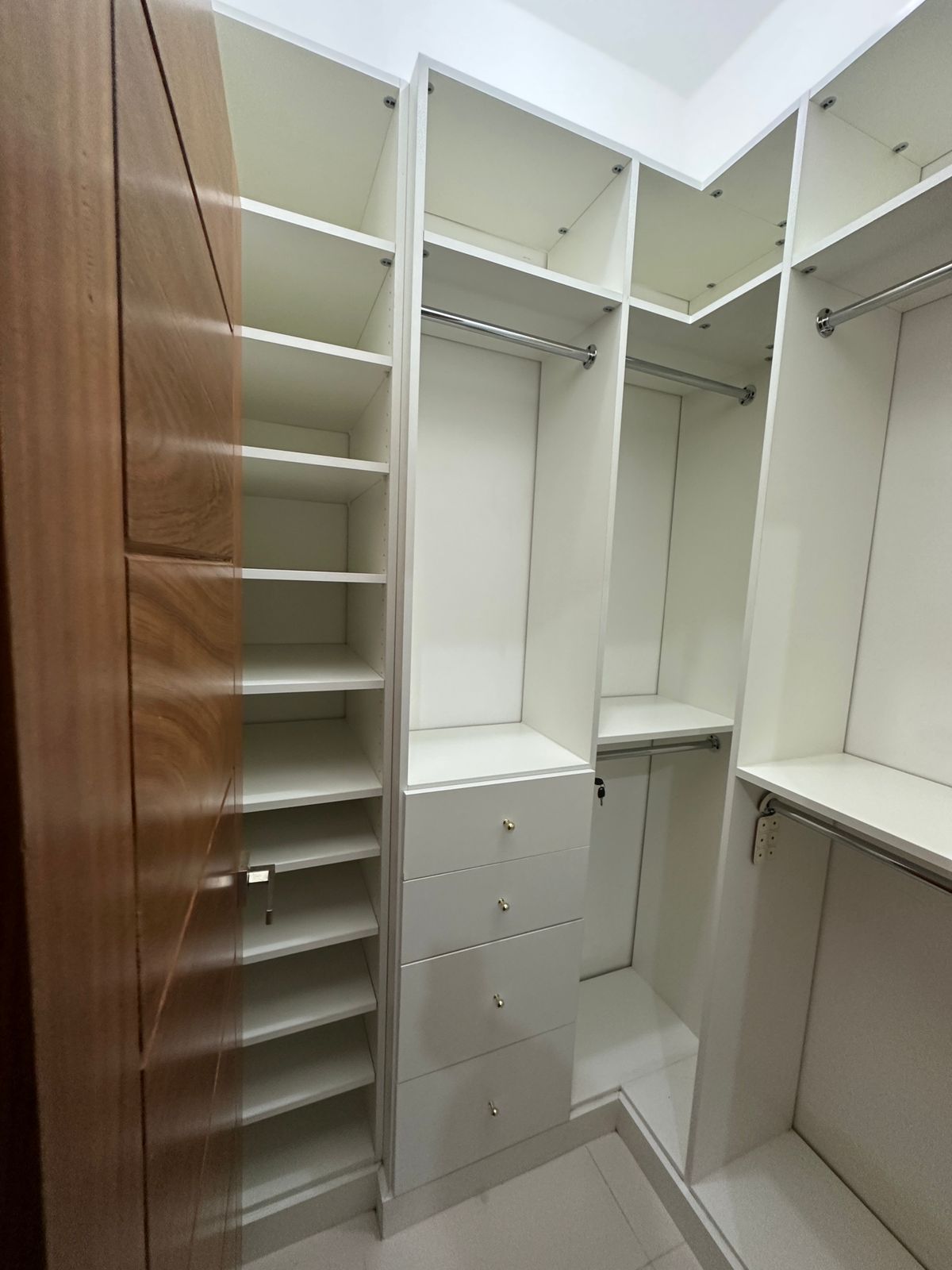 apartamentos - Vendo apartamento en Urb. Real.     145 mts neto d 6