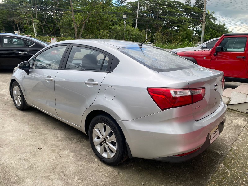 carros - Kia rio 2017 3