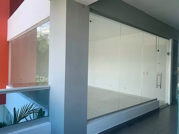 oficinas y locales comerciales - Local con gran visibilidad esquinero 3