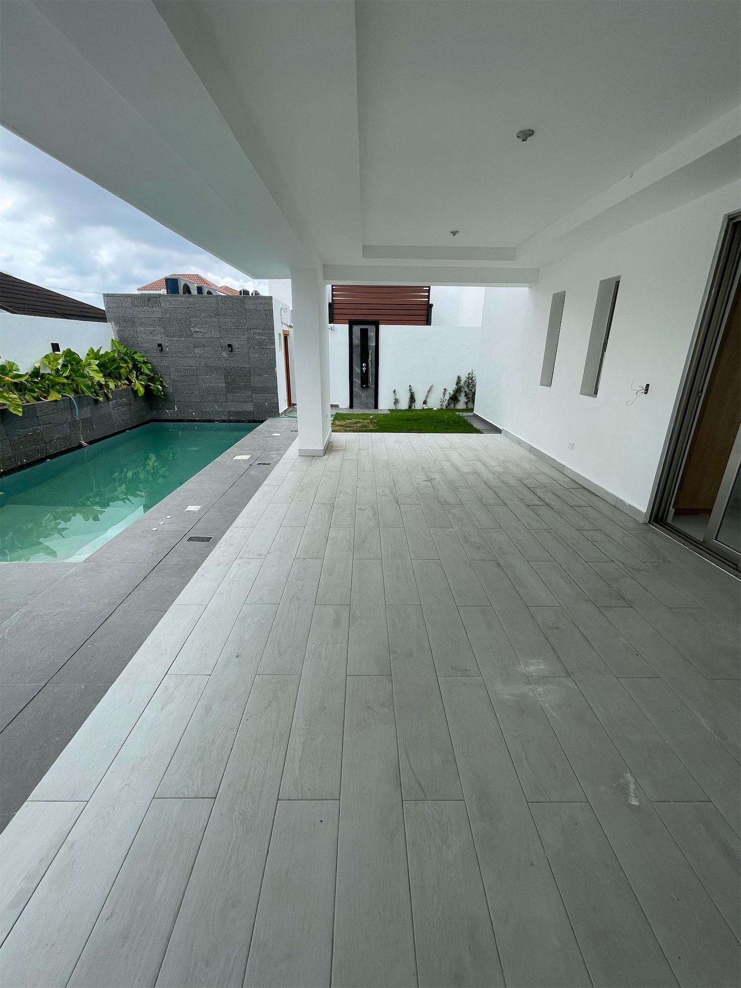 casas - Moderna Casa con Piscina Nueva en Venta en Proyecto Cerrado. 3