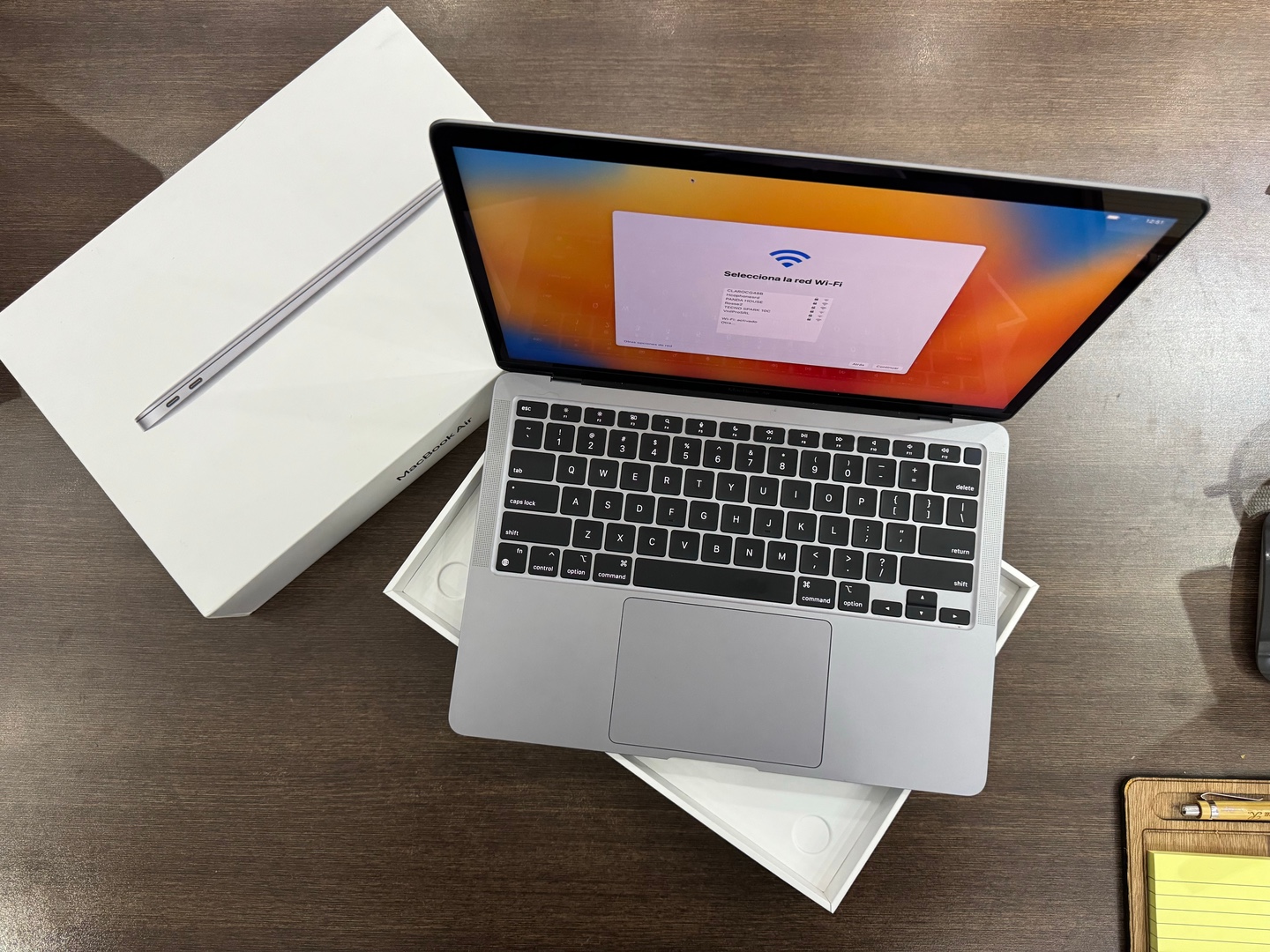 computadoras y laptops - MacBook Air 2020 M1 Apple Chip / 256GB / 8GB RAM Usado Como Nueva $ 36,500 NEG