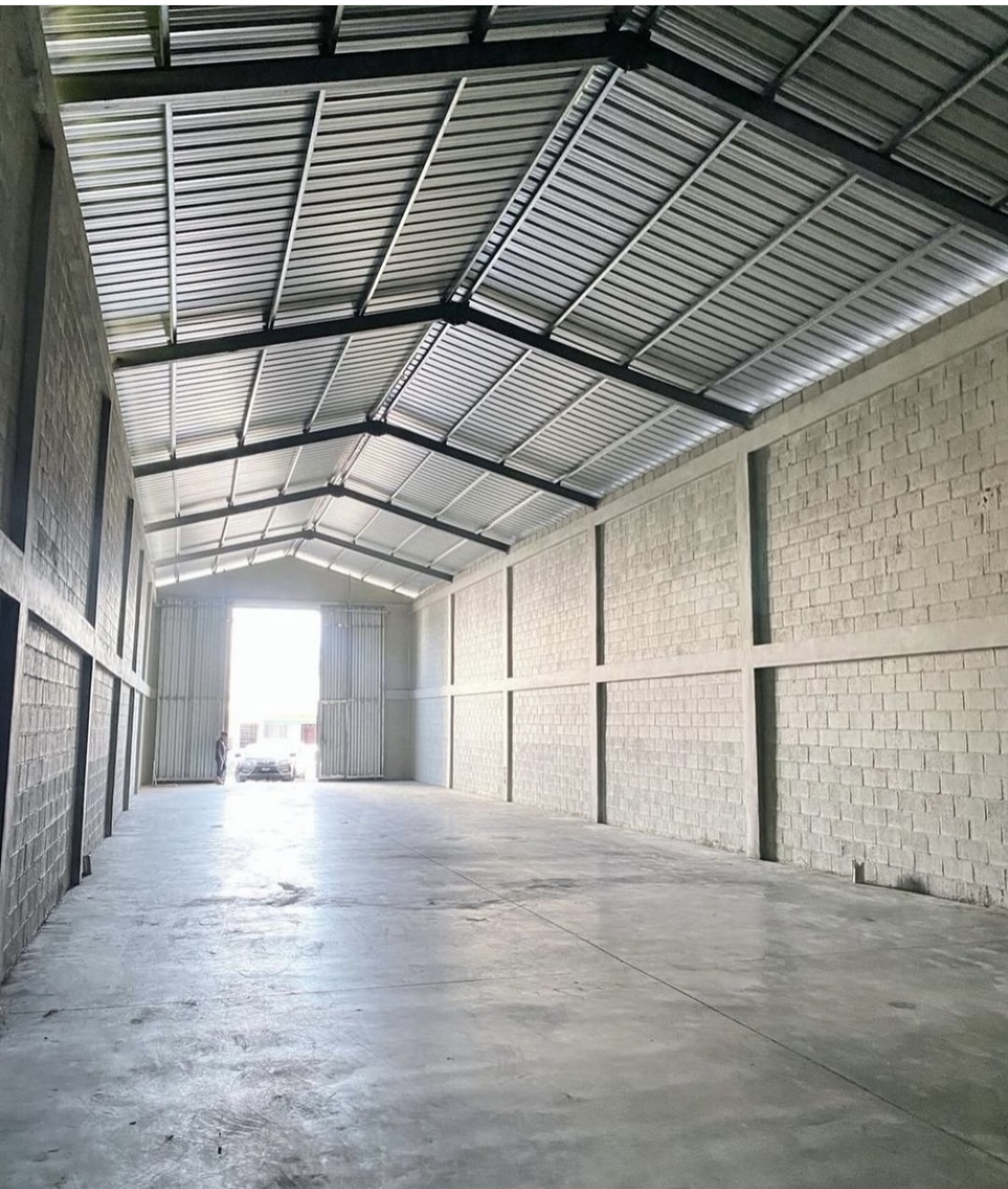 oficinas y locales comerciales - Nave en alquiler de 430 Mt2 en San Carlos D.N 