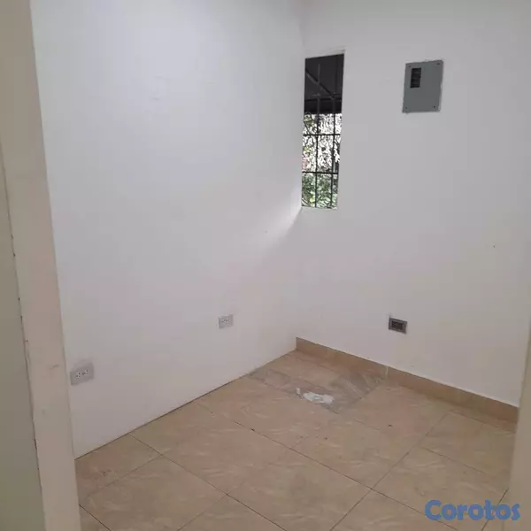 oficinas y locales comerciales - Local Comercial AV Romulo Betancourt 5