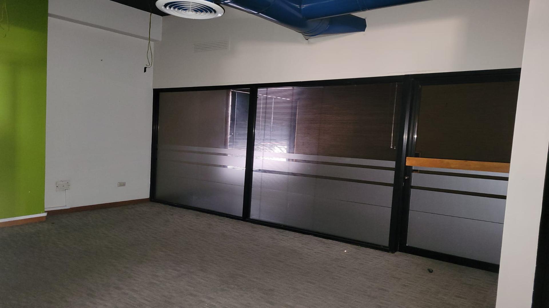 oficinas y locales comerciales - Alquiler de Local Comercial 240m2 en Gazcue 6