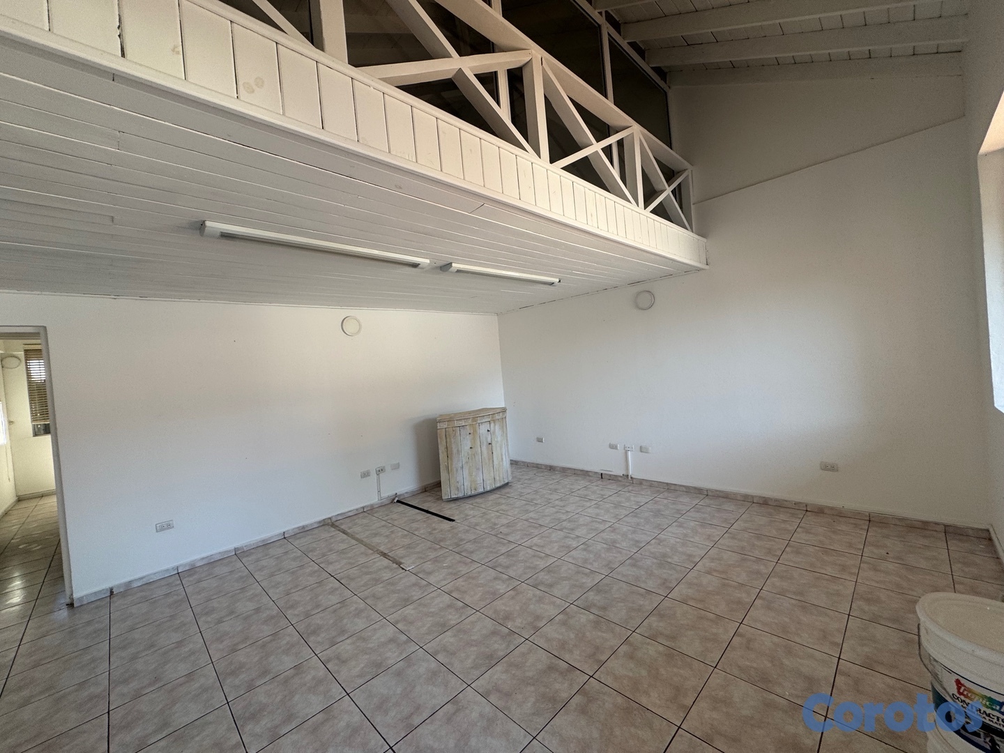 oficinas y locales comerciales - Excelente Local Comercial en el corazón de Bavaro.Disponible "ya" 4