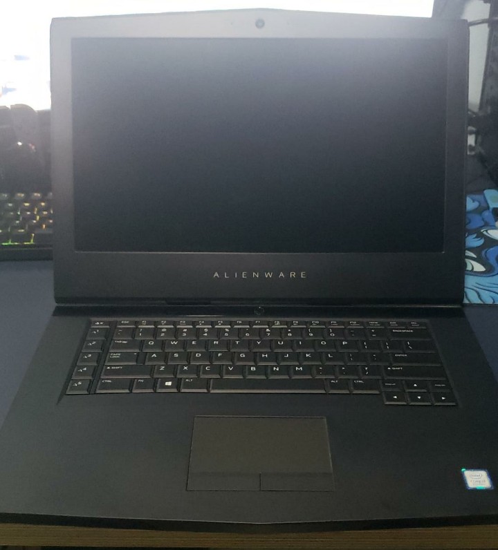 computadoras y laptops - Alienware 15 R4