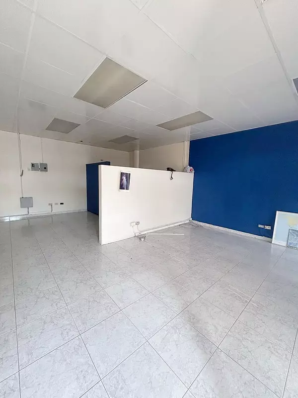 oficinas y locales comerciales - Local céntrico en venta 6