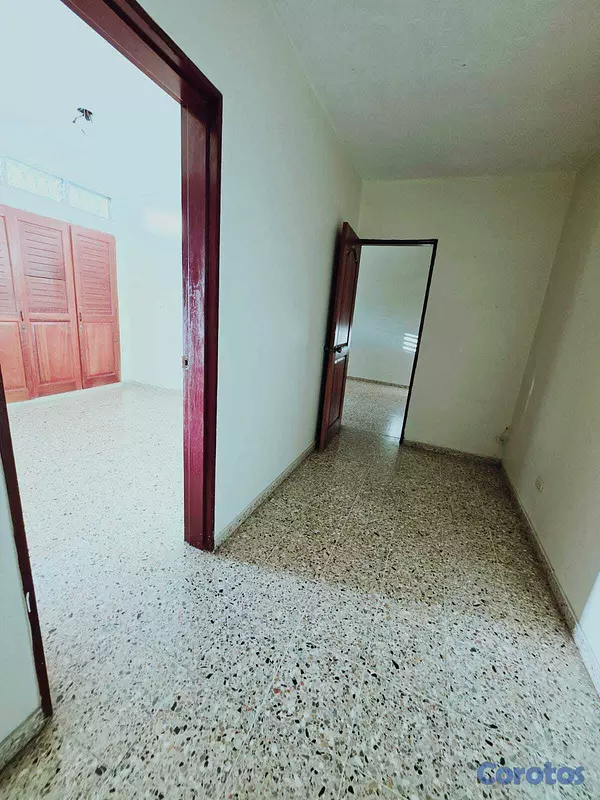 casas - Vendo casa de 2 niveles en Av. Independencia 8