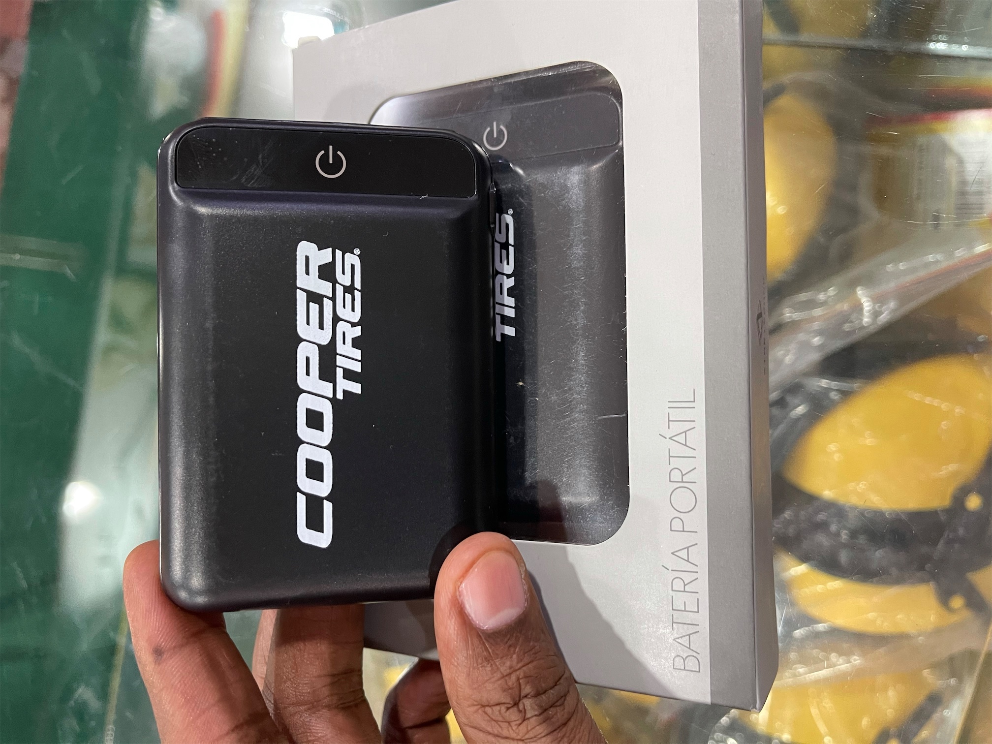 accesorios para electronica - Cargador portátil Cooper Tires 6000mAh. Para celulares