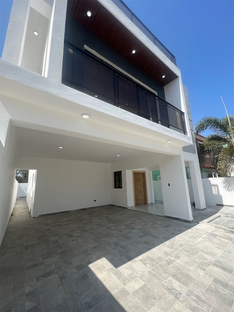 casas - Venta de lujosa casa con piscina en la autopista de san Isidro  8