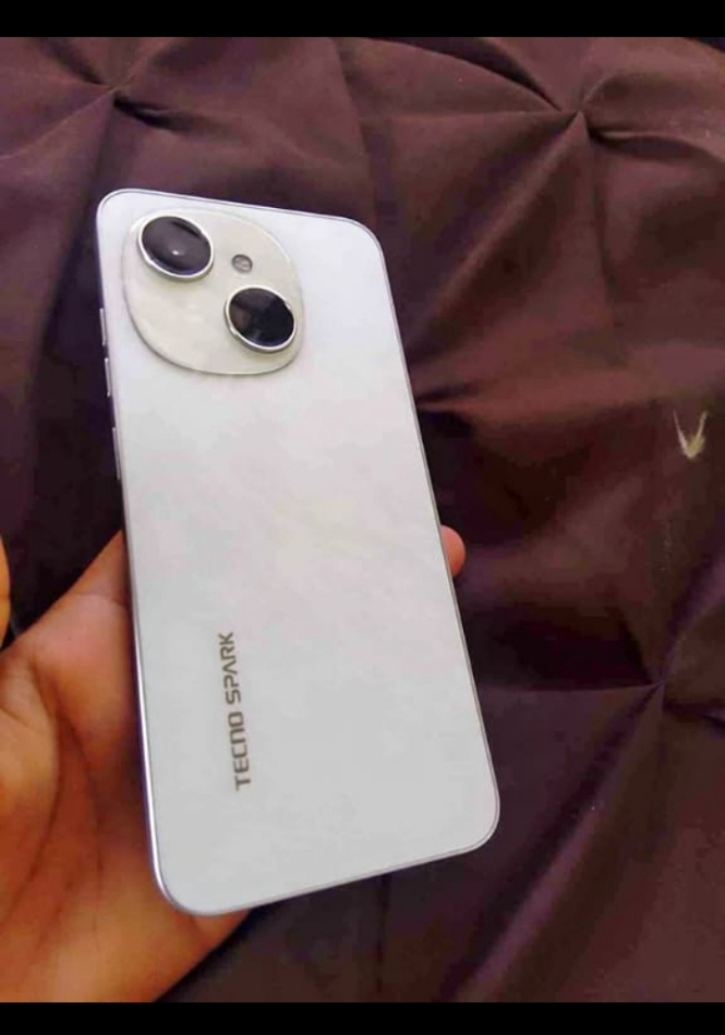 celulares y tabletas - Tecno Spark  0