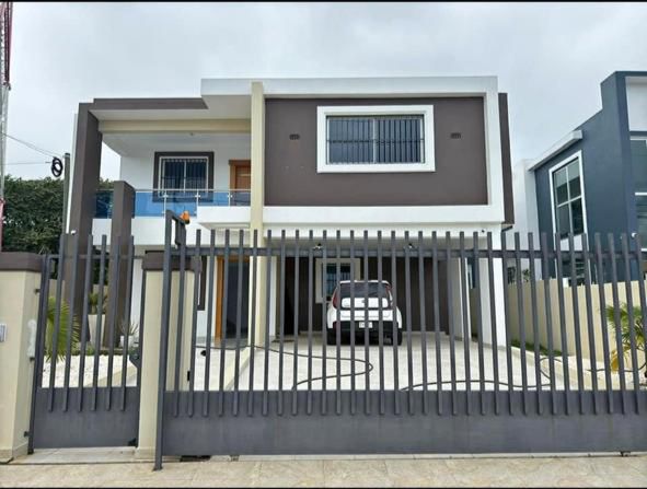 casas - CASA EN VENTA EN AV. HISPANOAMERICANA, SANTIAGO. 1