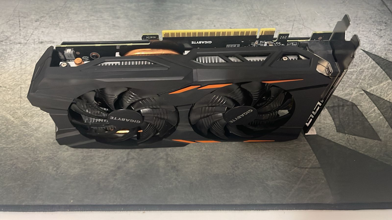 accesorios para electronica - GIGABYTE NVIDIA GTX 1050 Ti  1