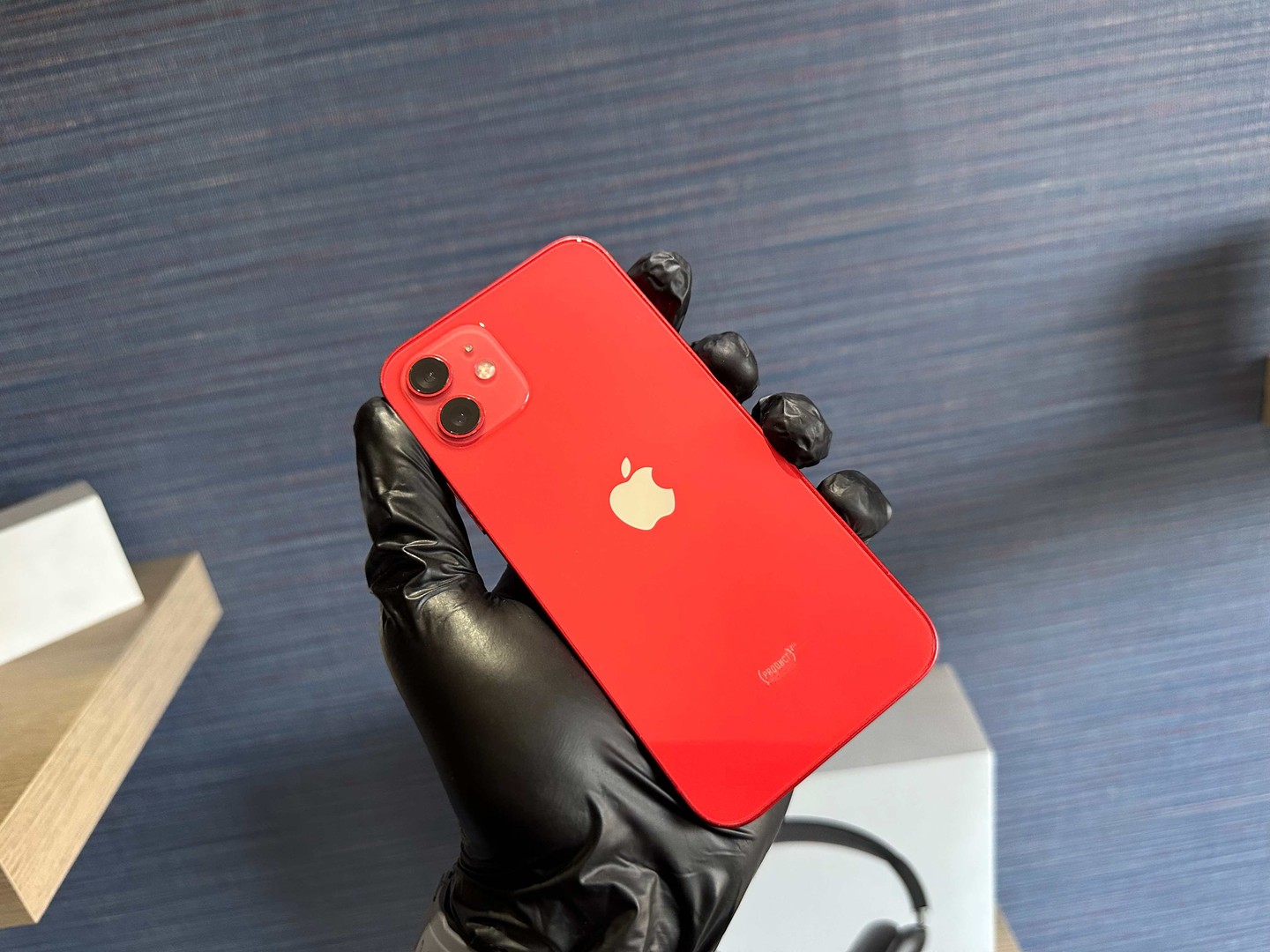 celulares y tabletas - Vendo iPhone 12 64GB Red Product Como Nuevo, Desbloqueado, Clean,$ 24,500 NEG