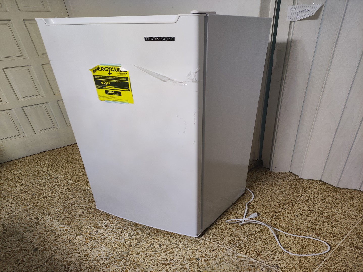 electrodomesticos - Congelador freezer vertical de bajo consumo eléctrico marca THOMSON