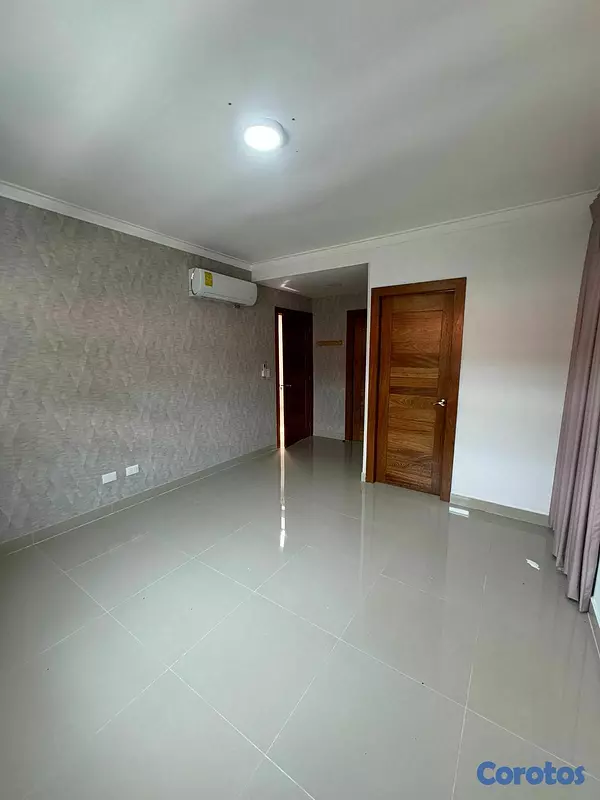 casas - Se vende hermosa y amplia casa en Arroyo Hondo 9