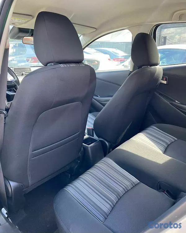 carros - Mazda Demio 2020 10