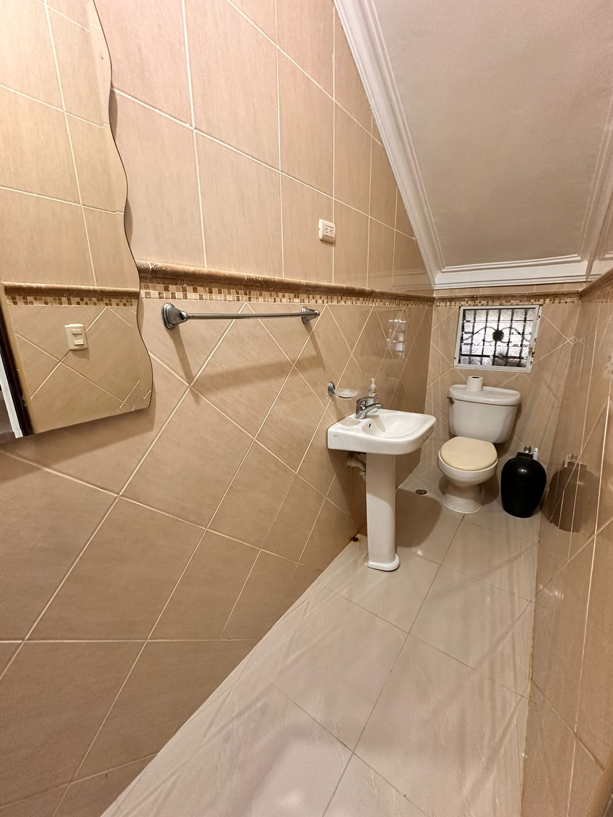 casas - CASA EN VENTA EN JARDINES DEL ESTE, SANTIAGO. 9