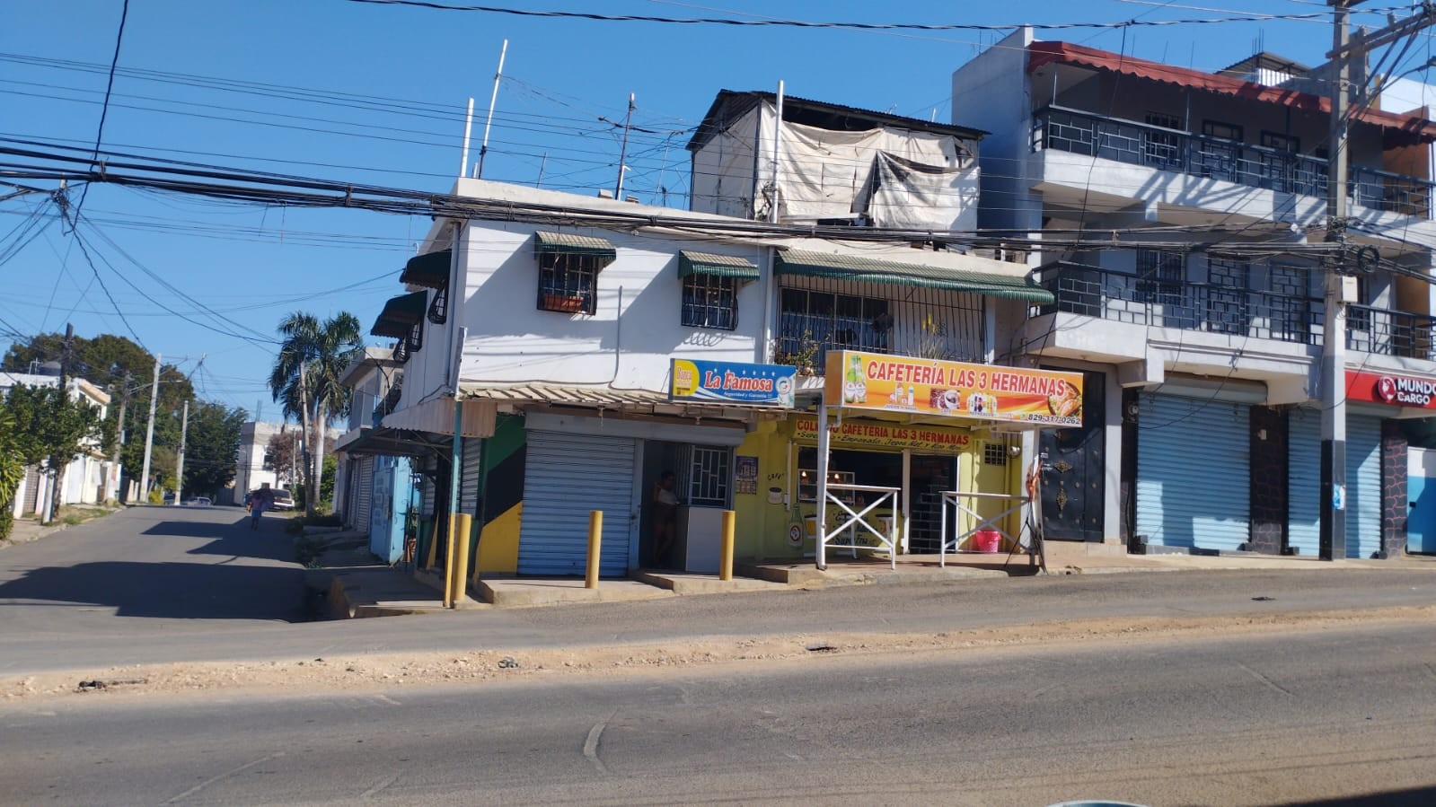 habitaciones y viviendas compartidas - Edificio comercial y residencial  4