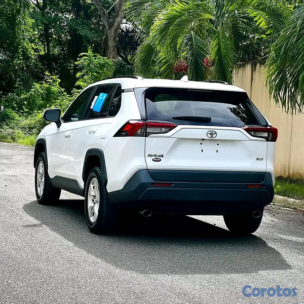 jeepetas y camionetas - Toyota rav4 2021 xle clean carfax  12