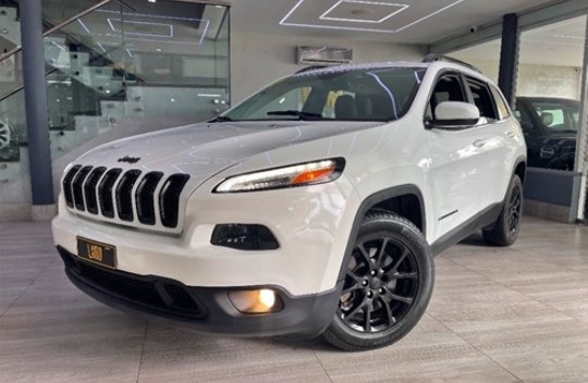 jeepetas y camionetas - Jeep cherokee latitude 2017 impecable